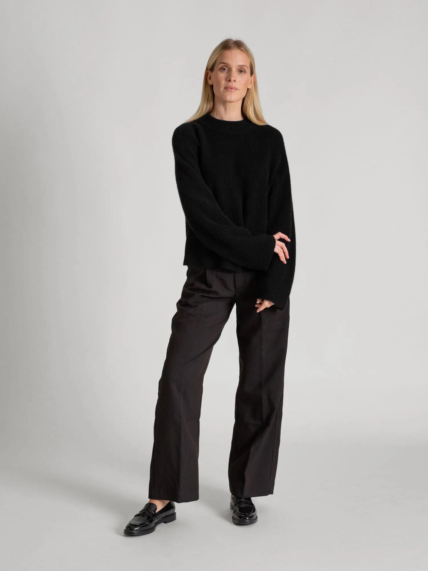 Cashmere sweater "Idun" - black