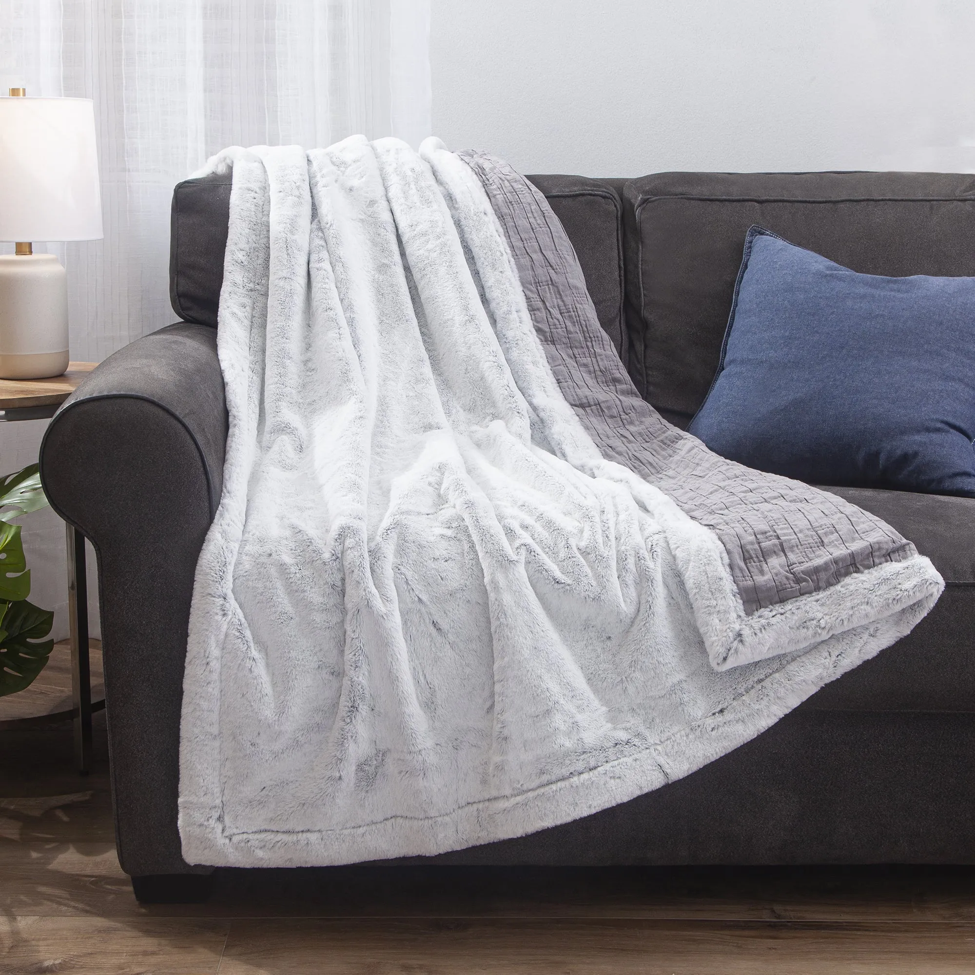 Down Linens Matelassé Throw