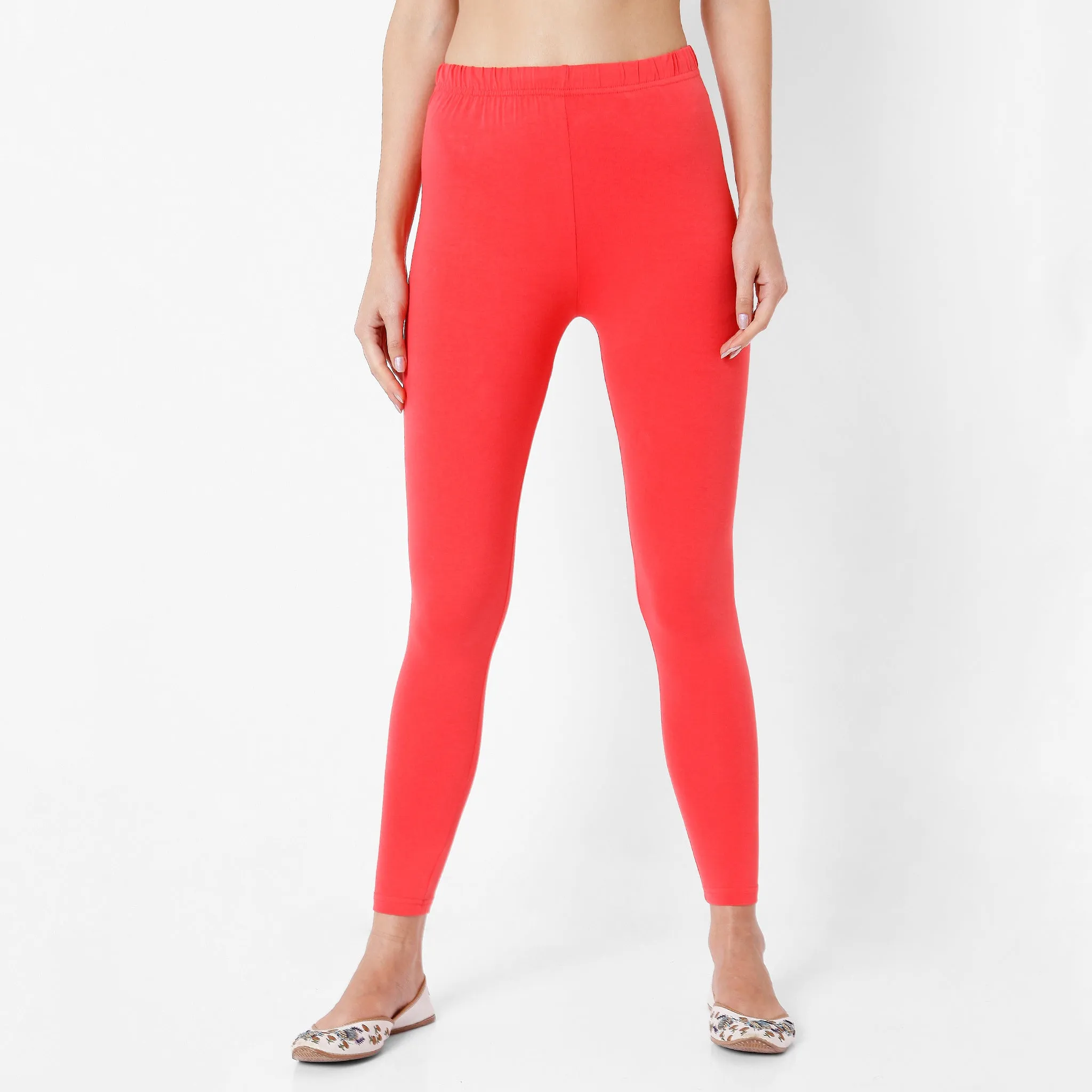 Straight Fit Solid Mid Rise Leggings