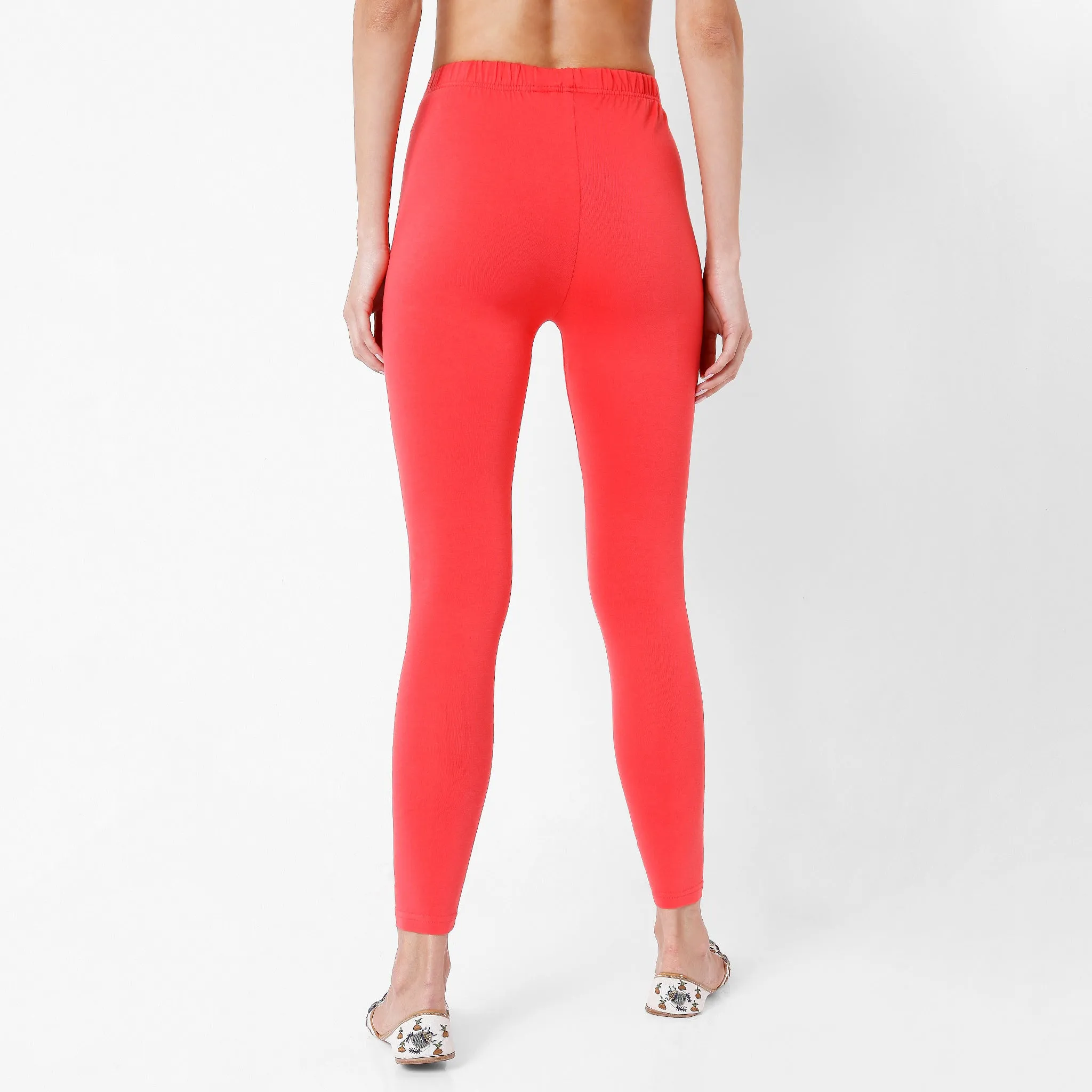 Straight Fit Solid Mid Rise Leggings