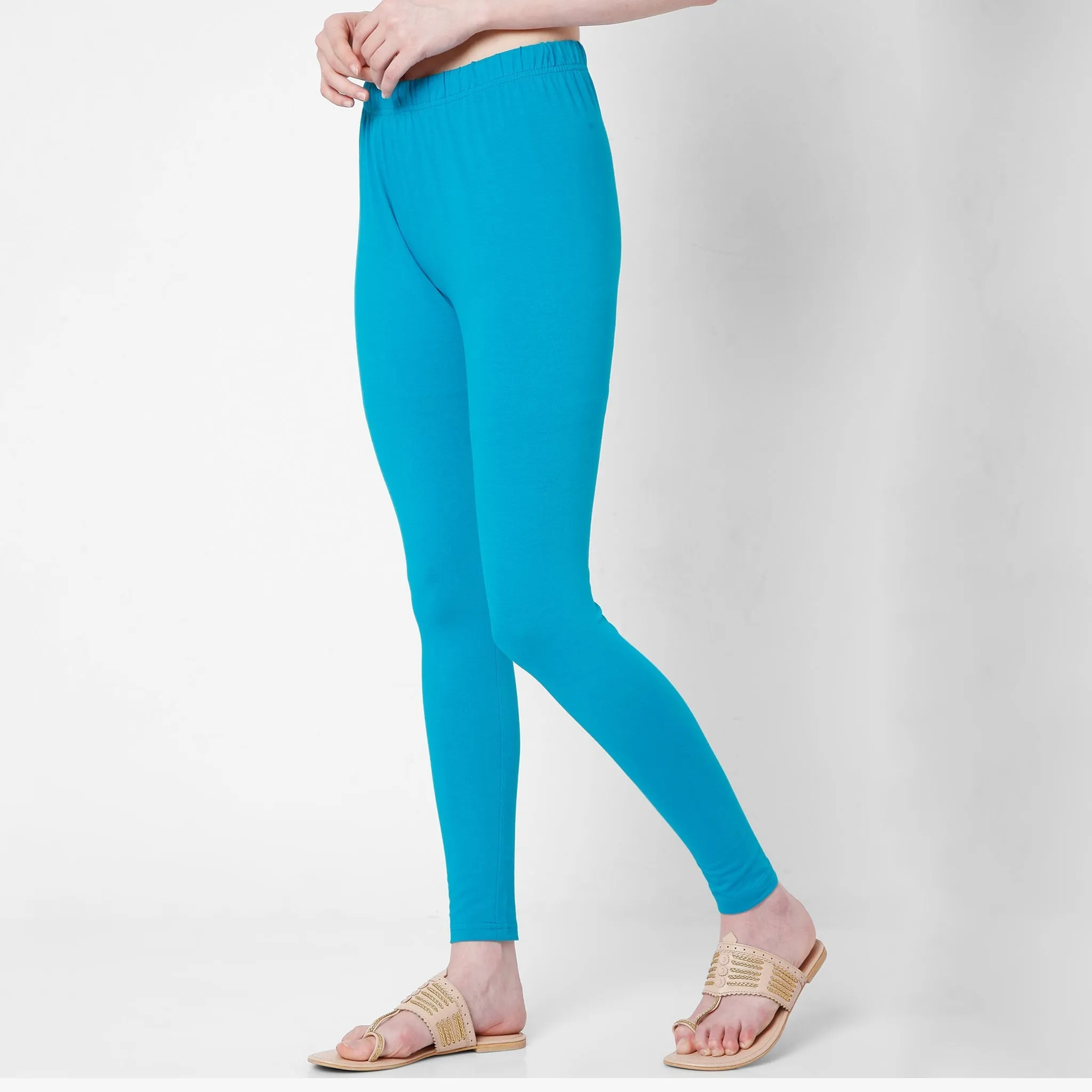 Straight Fit Solid Mid Rise Leggings